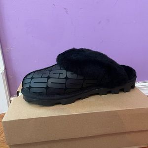 Black ugg slippers